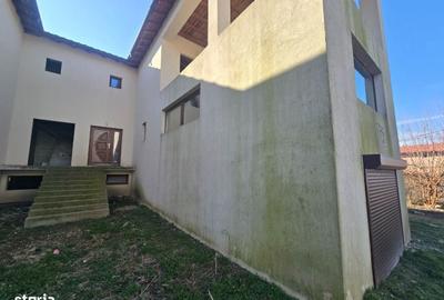 Casă cu 4 camere în Sud