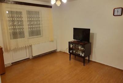 Apartament cu 2 camere semidecomandat în Vlahuță