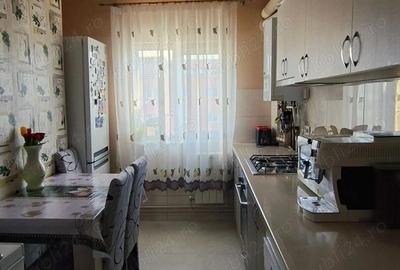 Apartament cu 3 camere decomandat în Central - 8