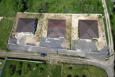 Casă individuală cu 6 camere cu Teren 892 Mp în Est - 4