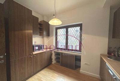 Vanzare Parter Inalt in Vila - Primaverii - 2