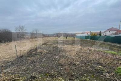 Casă cu 4 camere cu Teren 2900 Mp în Central - 2
