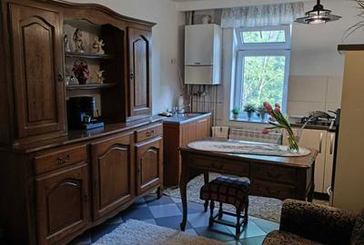 Apartament cu 3 camere decomandat în Central - 1