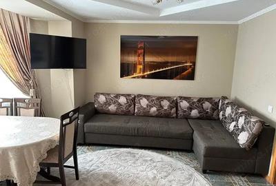 Apartament cu 3 camere decomandat în Tractorul