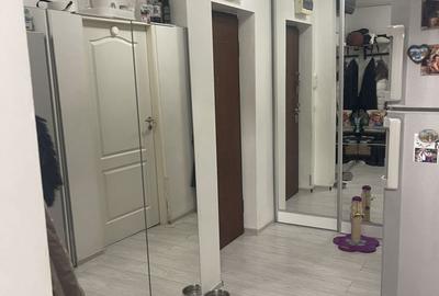 Apartament cu 3 camere semidecomandat în Exterior Vest