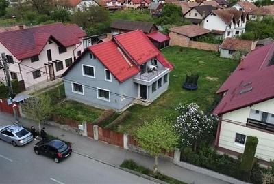Casă individuală cu 4 camere în Central