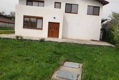 Casă cu 4 camere în Humulești - 2