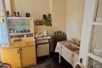 Resita, de vanzare casa, doua corpuri, curte, zona centrala - 4