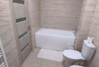 Apartament cu 3 camere semidecomandat, mobilat în 1 Mai - 10