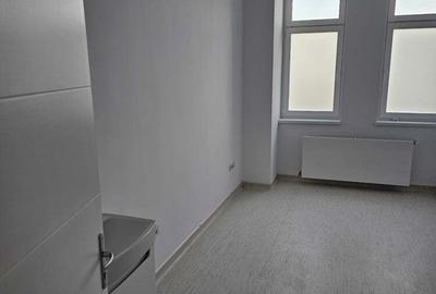 Spațiu comercial, de 500 mp, în Central - 3