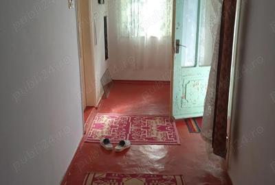 Casă cu 4 camere cu Teren 389 Mp în Jurilovca - 1