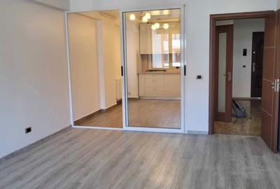 Apartament cu 3 camere decomandat în Tractorul - 8