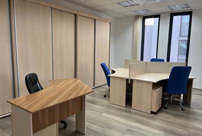 Spațiu comercial, de 50 mp, în Central - 4