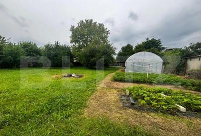 Casă cu 4 camere cu Teren 2700 Mp în Central - 2