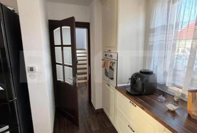 Casă cu 5 camere cu Teren 700 Mp în Dumbrăvița