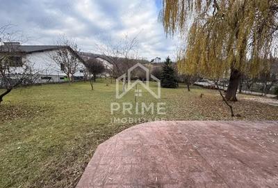 Casă cu Teren 1700 Mp în Central - 1
