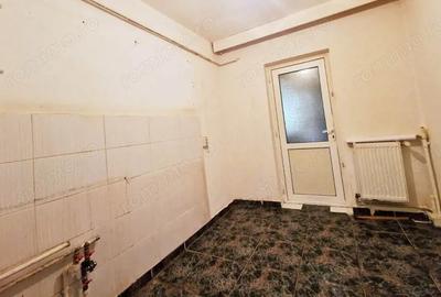 Apartament cu 3 camere decomandat în Micro 20 - 1