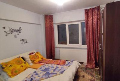 Apartament trei camere, decomandat, balcon, etaj 4 din 10, Narcisa - 12
