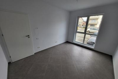 Bloc Nou-Braytim. Langa Hotel Arizona. Decomandat. Bucatarie inchisa - 6