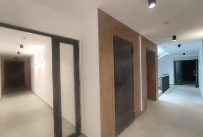 Apartament cu 3 camere decomandat în Tractorul - 10