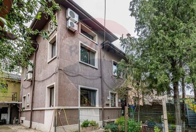 Casă individuală cu 9 camere în Drumul Sării