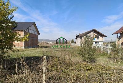 Teren de 2407 mp, în Mihăești - 2