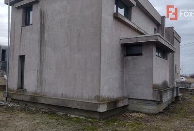 Casă individuală cu 8 camere cu Garaj în Săcălaz - 3