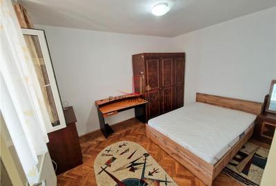 Apartament cu 3 camere decomandat în 7 Noiembrie