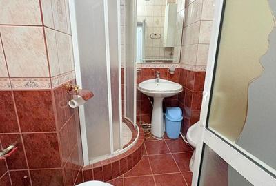 Apartament cu 3 camere decomandat în Energiei