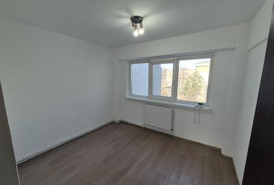 Apartament cu 3 camere decomandat în Obor - 5