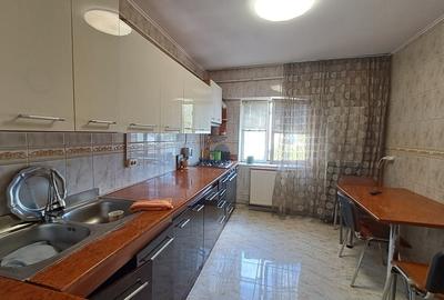 Aartament 3 camere, str București - 3