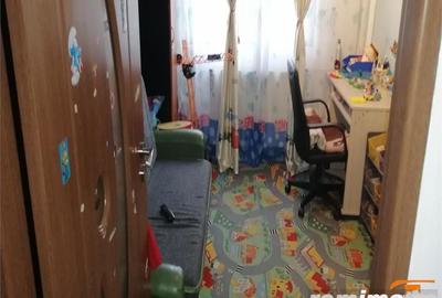 3 camere zona Dacia etaj 3 - 4