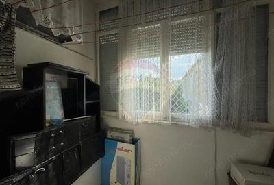 Apartament cu 3 camere semidecomandat în Mediaș