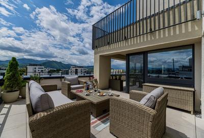 Penthouse cu 4 camere decomandat, mobilat în Tractorul - 2