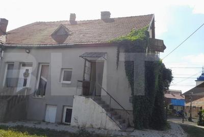 Apartament cu 4 camere decomandat, mobilat în Rădăuți