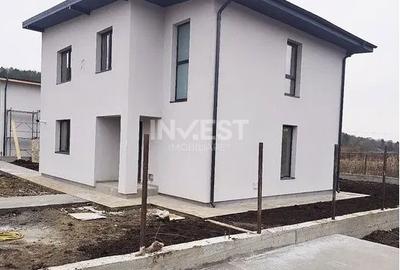 Casă cu 4 camere cu Canalizare în Central - 2