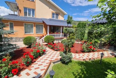 Vila superba de vanzare in zona Livezeni cu priveliste deosebita - 8