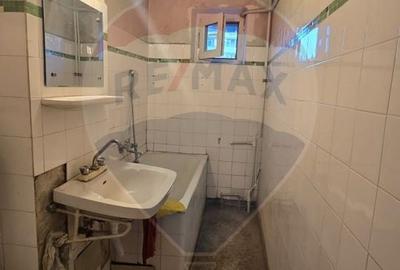 DE VANZARE Apartament cu 4 camere in zona 1 DECEMBRIE 1918 - 19