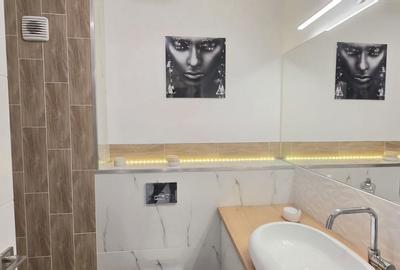 Apartament cu 3 camere în Decebal