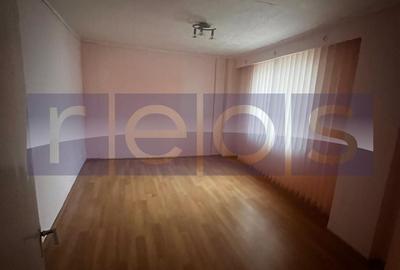 De vânzare apartament 3 camere – Decomandat - Aleea Suica - 2