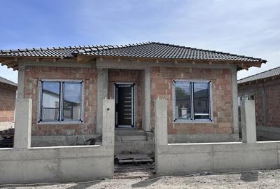 Casă individuală cu 4 camere cu Canalizare în Micești - 1