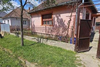 Casă cu 4 camere în Rogoz - 13