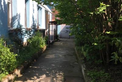 Casă cu 4 camere în Central - 1