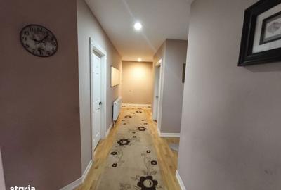 Casă cu 4 camere cu Teren 3000 Mp în Central