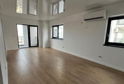 Apartament cu 3 camere decomandat în Nicolina