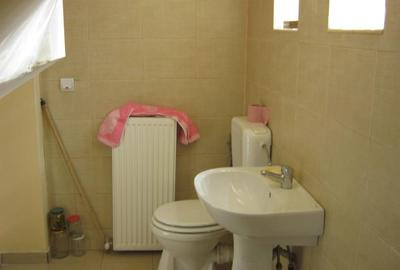 Spațiu comercial, de 100 mp, în Titan - 6