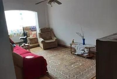 Apartament 4 camere liber la vanzare zona Spital Judetean - 1