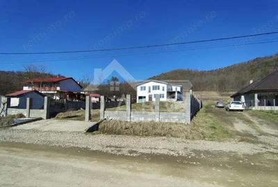 Casă cu Teren 1000 Mp în Tofalău - 2