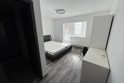 Apartament cu 4 camere semidecomandat în Complex Studențesc - 1