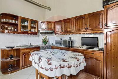 Apartament cu 4 camere semidecomandat în Central - 14